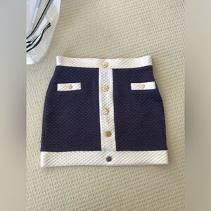 Brand new AINEA skirt size small